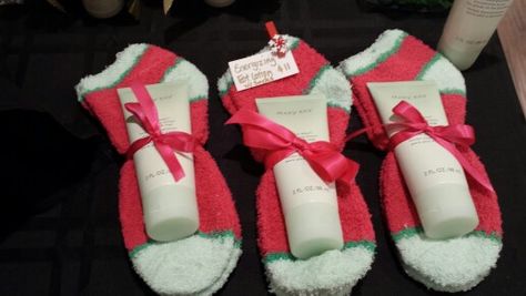 Mary Kay® - Limited Edition - Winter/2015 -- Mint Foot Bliss with bonus pair of plush socks Thankmas Ideas, Mary Kay Christmas Gift Tags, Mary Kay Stocking Stuffers 2023, Mary Kay Mint Bliss And Socks Snowman, Mary Kay Holiday Packaging Ideas, Mary Kay Satin Hands Set Gift Ideas, Mint Bliss Mary Kay Christmas Gifts, Mary Kay Gift Certificates, Mary Kay Christmas Gift Ideas 2022