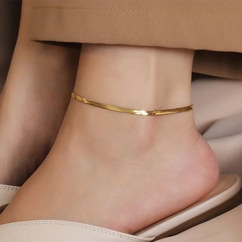 Gold Anklets Indian, Anklets Indian, Classic Wear, Anklet Designs, Modern Gold Jewelry, Ankle Jewelry, Kids Accessories Jewelry, Fancy Jewellery Designs, Bracelet Simple