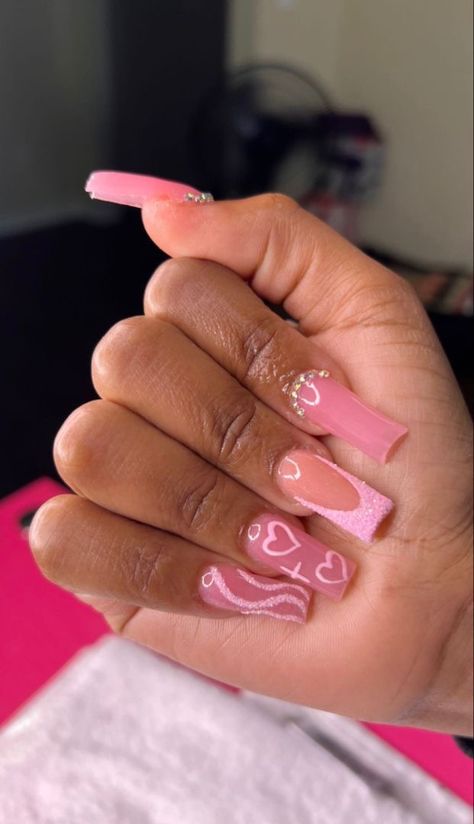 Short Medium Valentines Nails, Vday Short Nails, Vday Set Nails, Pink Valentines Day Nails Medium Length, Pink Valentines Nails Short Square, Medium Length Square Nails Acrylic Baddie, Short Nail Designs Valentines Day, Pink Baddie Acrylic Nails, Valentines Day Nails Medium