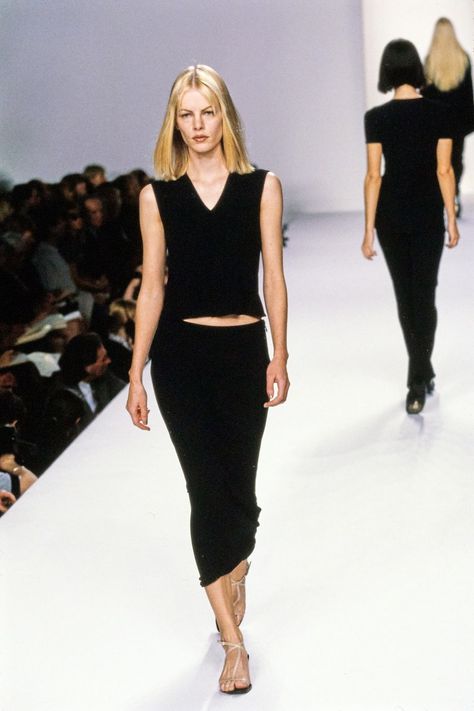 Calvin Klein Ready To Wear, Calvin Klein 90s Runway, 90s Minimalism Fashion Summer, Calvin Klein Woman Outfits, Emma Balfour, 90s Minimalism Fashion, 90s Calvin Klein, 90s Runway Fashion, Fashion Design Collection