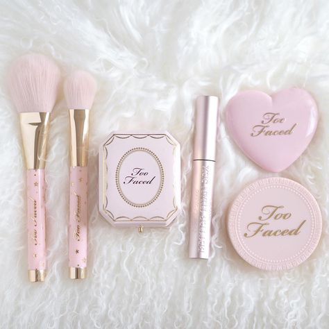 Pretty Pink makeup is the best type of makeup🎀☁️🎀 | Love Catherine Rosa Make-up, Alat Makeup, Kawaii Makeup, Fancy Makeup, Vintage Makeup, Too Faced Makeup, Pink Makeup, Makeup Forever, Makeup Set