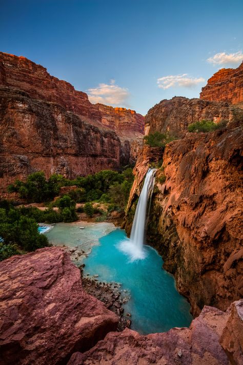 The 10 Most Popular Summer Vacation Destinations, According to Pinterest Grand Canyon Hiking, Havasupai Falls, Visiting The Grand Canyon, Summer Travel Destinations, Summer Vacation Destinations, Havasu Falls, Arizona Hiking, Theme Nature, Tableau Design