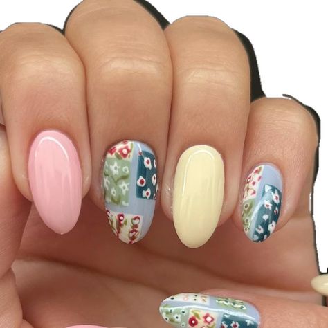 Floral Nail Inspiration, Lemon Inspired Nails, Fun November Nails, Patch Work Nails, Nail Inspo Fun, Spanish Tile Nails, Patchwork Nails, Mosaic Nails, Quilted Nails