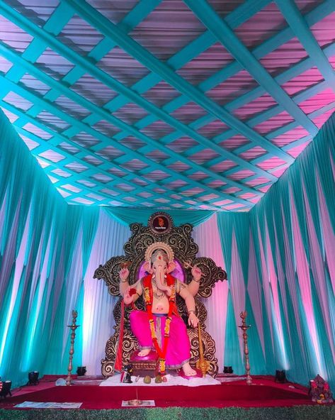 Outdoor Ganesha Decor, Ganesh Mandap Decoration Ideas, Ganesh Pandal Decoration Ideas, Ganesh Decoration Ideas, Flower Wall Decor Diy, Stage Decoration Photos, Flower Decoration For Ganpati, College Fest, Lantern Photography