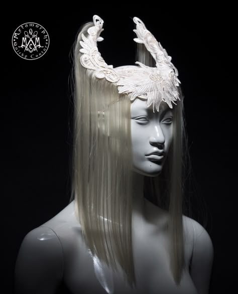 Vampire Crown, Horn Headpiece, Mode Origami, Horned Headdress, Horn Headdress, Vampire Wedding, Pagan Wedding, Blonde Hair Extensions, Hair Reference