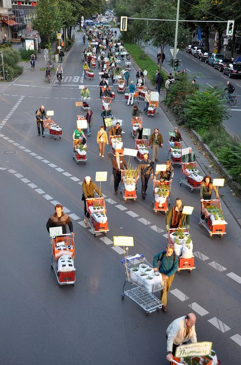 A Moveable Feast: Berlin's Portable Garden  When the weather turns cold, the whole garden moves down the street to the indoor marketplace. Farming Architecture, Soapbox Car, Mobile Architecture, Guerrilla Gardening, Urban Intervention, Portable Garden, A Moveable Feast, Shopping District, The Berlin Wall