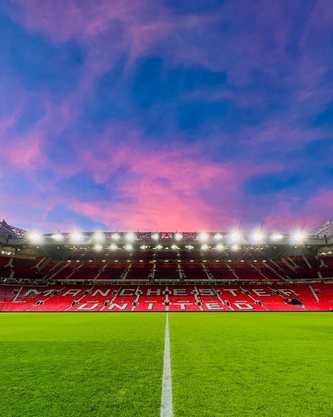 Manchester United Man United Stadium, Old Trafford Stadium Wallpapers, Old Trafford Wallpapers, Manchester United Line Up, Football Stadium Wallpaper, Poster Bola, Manchester United Stadium, Old Trafford Stadium, Baggy Jean Shorts