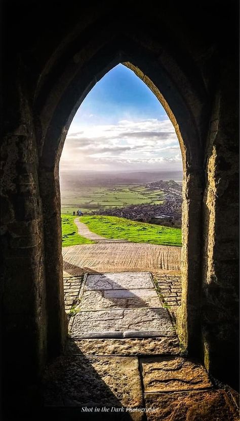 Glastonbury England, Cool Backdrops, Elizabeth Woodville, Glastonbury Tor, Dragon Eyes, Mosque Art, Black Garden, Castle Ruins, Stonehenge