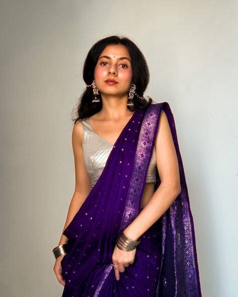 Desi Queen-core yet again! | Save and send these pose ideas to a saree lover 🪔✨ Festive saree pose ideas/inspiration 🤌✨ Pure silk saree of the day- is a rich himroo banarasi in amethyst contoured with silver zari on borders and palla. Styled it in Retro Mermaid Style, saree draping tutorial coming up tomorrow! #fyp #explore #iwearhandloom #handloomlove #puresilksaree #sareeindia #sareeinspiration #diwalikiroshni #sareeposes #howtopose #poseideas #archeedrapes Retro Day Outfits, Mermaid Style Saree, Saree Pose Ideas, Queen Core, Saree Draping Tutorial, Style Saree Draping, Dupatta Styling, Retro Mermaid, Saree Pose