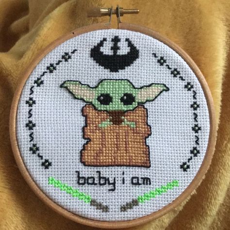 Baby Yoda Cross Stitch, Yoda Cross Stitch, Staff Gifts, Diy Embroidery Patterns, Mini Cross Stitch, Stitch Ideas, Star Wars Baby, Home Modern, Baby Bunnies