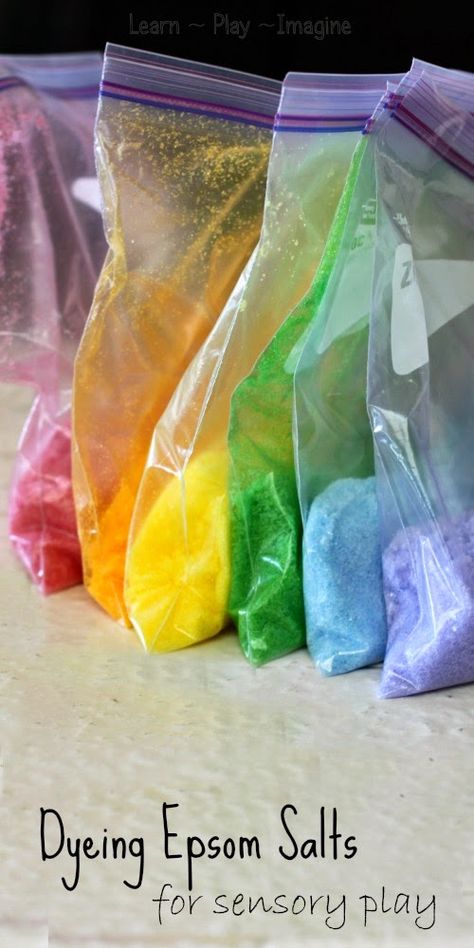 Simple and frugal sensory play - How to color epson salts Preschool Sensory, Sensory Tubs, Craft Recipes, Sensory Ideas, Sensory Activity, Sensory Bottles, Sensory Table, Kids Sensory, Preschool Science