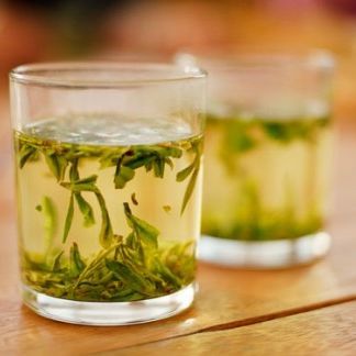 Green, Liquid, Drink, Ingredient, Fluid, Alcoholic beverage, Tableware, Cocktail, Drinkware, Herb, Decaf Green Tea, Slim Down Drink, Cleanse Recipes, Detox Your Body, Detox Cleanse, How To Slim Down, Detox Drinks, Burn Calories, Parsley