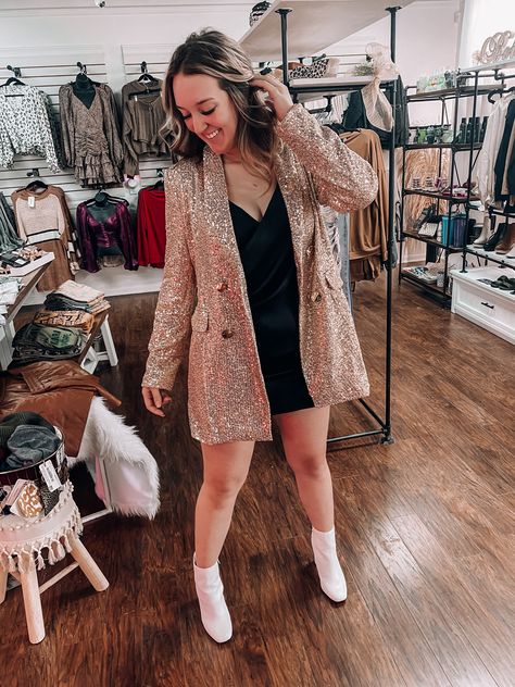 Sequin Blazer And Shorts Outfit, Sequins Blazer Outfit, Sequence Blazer Outfits, Glitter Blazer Outfit, Sequin Blazer Outfit, Dress And Blazer Outfit, Gold Sequin Blazer, Sequins Blazer, Sequin Blazer Dress