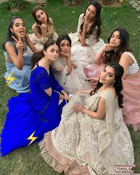 All the inside pictures of Alia Bhatt in her best friend's wedding. | Moviekoop Desi Pinterest, Sharara Designs, Asian Clothes, Bridesmaid Photoshoot, Sisters Photoshoot Poses, Bridal Photography Poses, Wedding Pose, Sisters Photoshoot, Bride Photoshoot