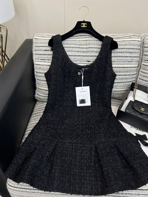 Chanel Dress Aesthetic, Chanel Wardrobe, Rich Clothes, Girls Short Dresses, Mode Chanel, Chanel Dress, Expensive Clothes, Luxury Clothes, Dolce E Gabbana