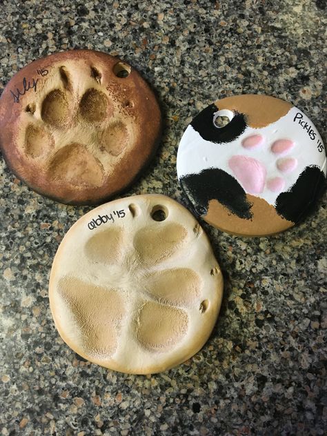 Animal paw print ornament! Super easy and fun, I painted them to look like their fur so it would be more special Hand And Paw Print Art, Dog Crafts For Dogs, Pet Paw Print Art Diy, Polymer Clay Paw Print, Clay Paw Print Ideas, Dog Paw Painting Ideas, Cat Paw Print Art, Paw Painting Dog Art, Dog Craft Ideas