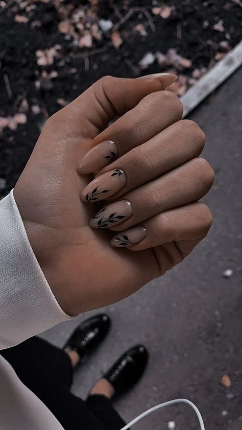 Edgy Nails, Minimal Nails, Makijaż Smokey Eye, Nails 2023, Spring Nail, Neutral Nails, Minimalist Nails, Fabulous Nails, Classy Nails