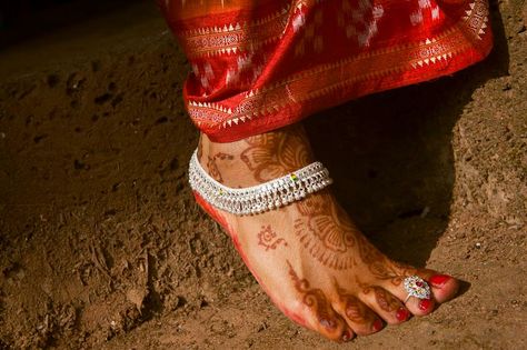 Pattilu Designs Silver, Bridal Payal Silver, Brides Saree, Silver Bridal Payal, Anklets Design, Festive Silver Tilla Anklets, Silver Bollywood Anklets With Tilla, Festival Puja Anklets Ankle-length, Indian Anklets