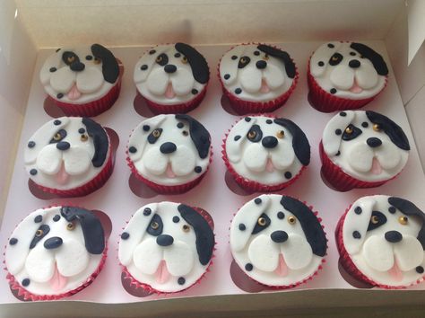 Dalmation dog cupcakes Dalmation Cupcakes, Dalmatian Cupcakes, Dalmatian Party, Black Frosting, Firetruck Cake, Pet Treats Recipes, Dog Cupcakes, Fireman Birthday, Truck Cakes