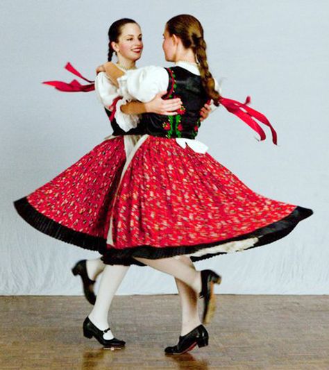 St Albert The Great, Hungarian Clothing, Polish Traditional Costume, Hungarian Dance, Polish Clothing, Hungarian Girls, Hungarian Embroidery, People Poses, Traditional Dance