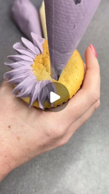 Debbie Bakes on Instagram: "The prettiest flower. I love piping cupcake flowers and creating such beautiful works of art. It’s my therapy 🥰⁣
⁣
Watch me make this purple buttercream flower, I love the different textures of it and the bouquet this flower went into was gorgeous, if I do so say myself ☺️.⁣
⁣
All nozzle details are in the video!⁣
.⁣
.⁣
.⁣
.⁣
.⁣
.⁣
.⁣
.⁣
.⁣
.⁣
.⁣
.⁣
.⁣
.⁣
#cakestuff #cakeideas #cupcakes #cupcakereel #cupcakepiping #cakereel #fife #cake #cupcakes #cakedecorating #cakereel #buttercreamflowers #cupcakepipingreel #americanbuttercream #caketips #caketutorial #cupcaketutorial⁣
#buttercreamflowertutorial #satisfyingvideos #cakereel #fife #fifecakes #kirkcaldy" Easy Flower Cupcakes, Cake Piping Techniques, Buttercream Flowers Cupcakes, Buttercream Flowers Tutorial, Cupcake Flower Bouquets, Pieces Cake, Cupcakes Flores, Cupcake Flowers, Frosting Ideas