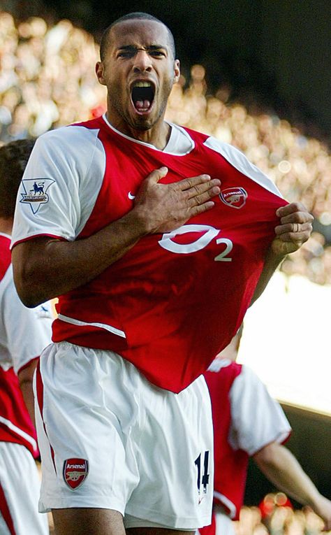 Thierry Henry Arsenal, Arsenal Fc Wallpapers, Arsenal Wallpapers, Thierry Henry, Arsenal Football Club, Football Images, Classic Football Shirts, Arsenal Football, Retro Football