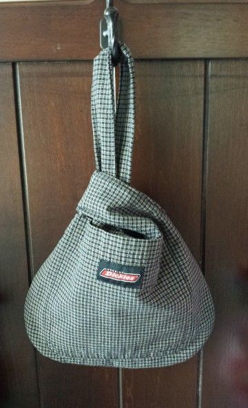 Handbag Sewing, Wrist Bag, Fashion Diy, Japanese Knot Bag, Japanese Bag, Sac Diy, Fabric Sewing Patterns, Old Shirts, Diy Handbag