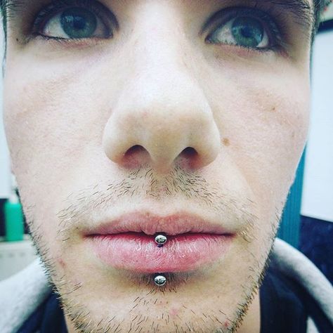 More men should get a vertical labret! Lip Piercing Men, Vertical Labret Piercing Men, Interesting Piercings, Jestrum And Vertical Labret, Verticle Labret Piercing, Lip Piercing Vertical Labret Hoop, Ears Piercing, Ash Aesthetic, Septum Piercing Men