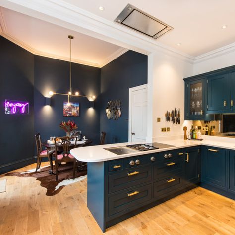 This kitchen truly makes a statement. We love everything, from peacock cabinets to that fabulous rug right up to the neon sign! 😎 So much character. 😍 Do you like it? #interiordesigners Dramatic looks are definitely #trending this year!   Take a look at more kitchen trend predictions on our blog.  📷 Lally Walford  #kitchencabinets #kitchencountertop #quartzkitchen #kitchenbeautiful #marthastewartliving #kitchendecor #kitchendesign #kitchenchronicles #interiorstyling #homedecorideas Peacock Cabinets, Hague Blue Kitchen, Blue Shaker Kitchen, Georgian Kitchen, Latest Kitchen Trends, Hague Blue, Kitchen Cabinets And Countertops, Townhouse Interior, Georgian Interiors