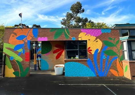 Skye Primary Entrance – heynicemurals Primary School Mural, Primary School Wall Painting Ideas, School Wall Painting Ideas, School Wall Painting, Wall Painting Ideas, School Murals, Mural Ideas, Fourth Wall, Cubbies