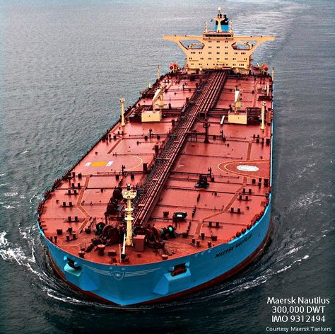 maersk nautilus tanker vlcc crude carrier Maersk Line, Tanker Ship, Marine Engineering, Cargo Ship, Merchant Navy, Merchant Marine, Tactical Gear Loadout, Oil Tanker, Oil Refinery