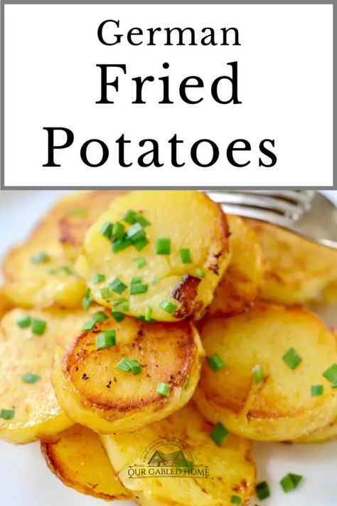 German Fried Potatoes, Beef Rouladen, German Breakfast, Easy German Recipes, Fried Potatoes Recipe, Fried Potato, Raw Potato, German Potato Salad, Sliced Potatoes