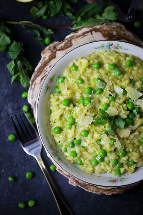 Spring Pea Risotto Chicken Pea Risotto, Risotto Recipes Peas, Green Pea Risotto, Spring Pea Recipes, Pea Risotto Recipes, Vegetarian Risotto Recipes, Risotto Peas, Side Foods, Spring Risotto