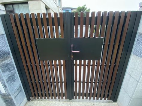 vertical grill pedestrian gate design Pedestrian Gate Design, Gate Design Modern, Pedestrian Gate, Gate Designs Modern, Modern Entrance, Main Gate Design, Entrance Door Design, Main Gate, Entrance Door