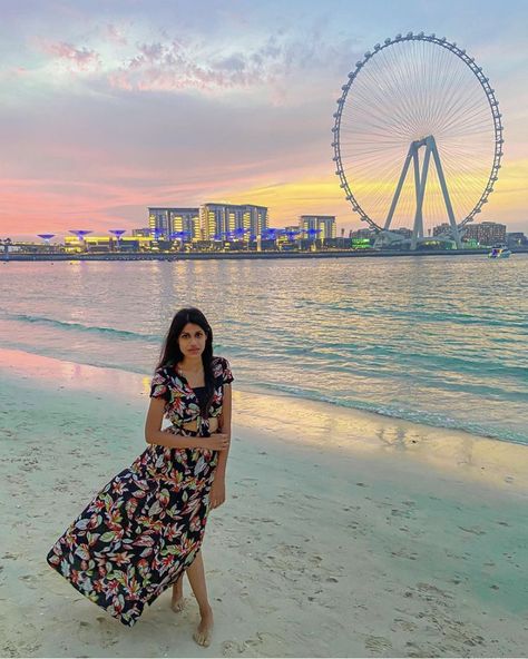 Absolutely beautiful sunset with yellows and oranges blending seamlessly blending into each other at JBR beach in Dubai Jbr Beach Dubai, Jbr Dubai, Dubai Sunset, Dubai Outfit, Dubai Beach, Beach At Sunset, Boho Summer Outfits, Aesthetic Beauty, Sunset Sky