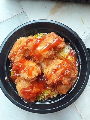 KFC Hot shots with Arabian Rice Arabian Rice, Kfc Rice, Yellow Foods, Chili Garlic Sauce, Chicken Fried, Hot Shots, World Recipes, Baking Flour, Boneless Chicken