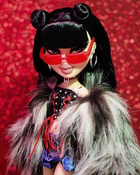 Bratz Doll With Bangs, Bratz Jade Aesthetic, Jade Bratz Doll, Jade Aesthetic, Jade Bratz, Bratz Jade, Bratz Doll Outfits, Brat Doll, Luxury Flowers