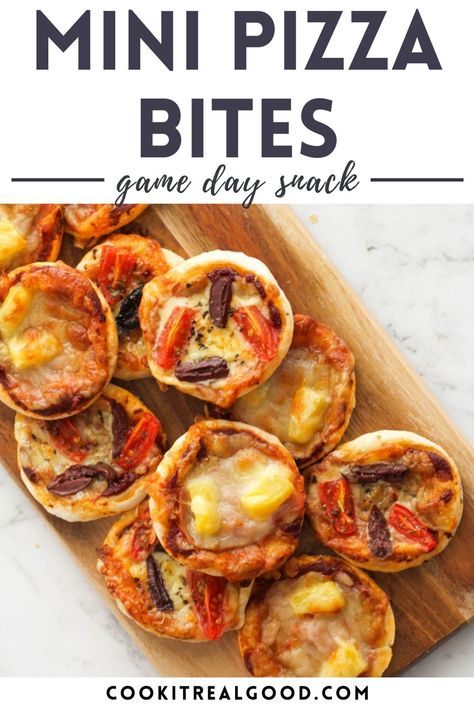 If you love pizza, you're going to love these mini pizza bites! Made with frozen puff pastry and topped with your favourite toppings, they're ready in no time at all. These mini puff pastry pizzas would be perfect for little lunchboxes or to serve as an appetiser for a party or game day. Pizza Bites Appetizer, Mini Pizza Bites, Puff Pastry Pizza, Puff Pastry Recipes Savory, Easy Healthy Lunch Recipes, Dip Recipes Appetizers, Iftar Recipes, Pizza Bites, Easy Healthy Lunches