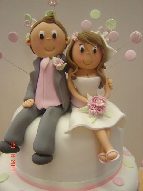 Fondant Bride And Groom, Novelty Wedding Cakes, Cake Topper Wedding Couple, Wedding Toppers, Fondant Figures Tutorial, Bride And Groom Cake Toppers, Cake Topper Tutorial, Fondant Cake Toppers, Fondant Tutorial