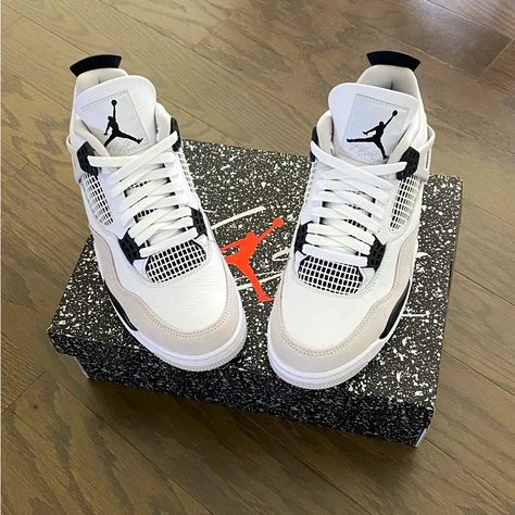 Black And White Size 3 Shoes, Baddie Shoes Sneakers, Nike Shoes Women Fashion, Pretty Sneakers, Nike Shoes Girls, Jordan 4s, Preppy Shoes, Pretty Shoes Sneakers, Jordan Shoes Retro