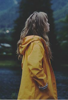 Raincoat Outfit, Street Shopping, Health And Vitality, Yellow Coat, Outfit Ideas For Women, Yellow Raincoat, Coat Outfit, Skin Secrets, Yellow Jacket