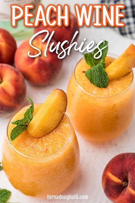 Slushie Ideas, Peach Wine Slushie, Peach Slushies, Wine Slushie Recipe, Crab Party, Wine Slushies, Slushy Drinks, Alcoholic Punch Recipes, Frozen Drink Recipes