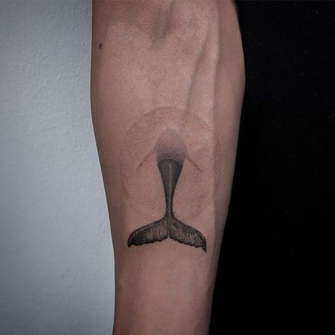 Misty Tattoo, Whale Tail Tattoo, Pointillism Tattoo, Tail Tattoo, Tatuagem Masculina Pequena, Whale Tattoos, Ocean Tattoos, Inspiration Tattoos, Shark Tattoos