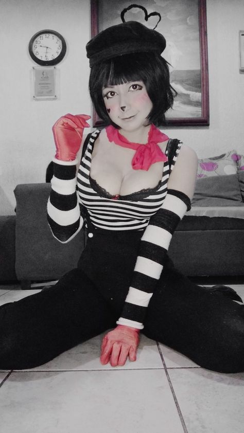 Mime And Dash, Women Ideas, Goth Beauty, Cosplay Outfits, Art Reference, Halloween, Drawings, Beauty, Quick Saves