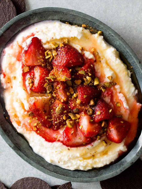 Honey Whipped Ricotta, Ricotta Cheese Recipes, Sweet Appetizer, Whipped Ricotta, Spoon Fork Bacon, Super Easy Desserts, Roasted Strawberries, Spoon Fork, Ricotta Cheese