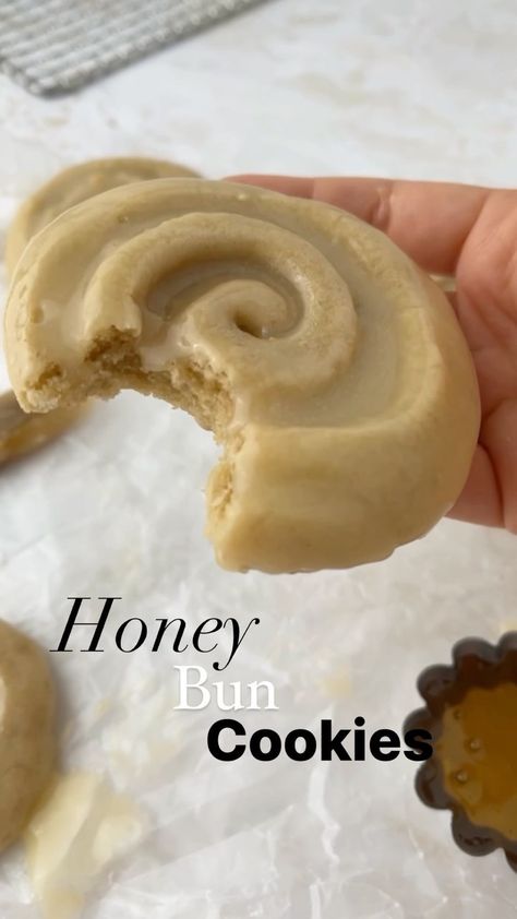 chahinez_tbt on Instagram: Childhood memories activated ✅ follow @chahinez_tbt for more recipes like this one! We took a honey bun and transformer it into a cookie… Honey Bun Crumbl Cookie Recipe, Honey Bun Crumbl Cookie, Crumbl Cookies, Honey Bun, Honey Buns, Cat Recipes, More Recipes, Cookie Monster, Sweets Treats