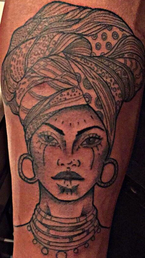 Black Queen tattoo Queen Nefertiti Tattoo Black Women, Black Queen Tattoo, Queen Tattoo Ideas, Queen Nefertiti Tattoo, Egyptian Queen Tattoos, African Queen Tattoo, African Warrior Tattoos, Africa Tattoo, Nefertiti Tattoo