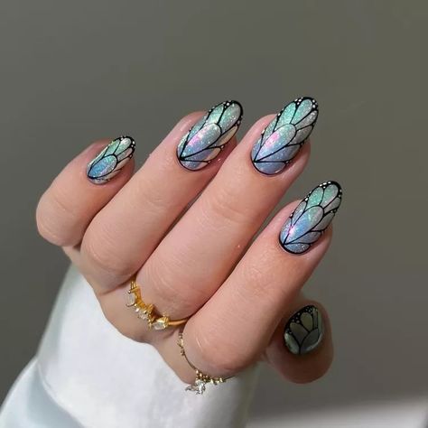 Butterfly Wing Nails, Wing Nails, Ombre Chrome Nails, Leopard Nail Designs, Nail Art Simple, Cheetah Nail Designs, Wave Nails, Cheetah Nails, Abstract Nail Art