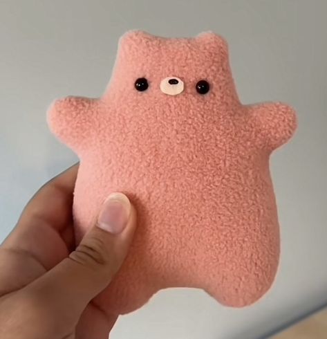 Sewing Ideas Animals, Cute Stuffed Animals Diy, Cute Stuffed Animals To Sew, Easy Felt Plushies, Handmade Plushies Diy, Sewing Projects Plushies, Plushies To Sew, Cute Felt Plushies, Hand Sewn Plushies