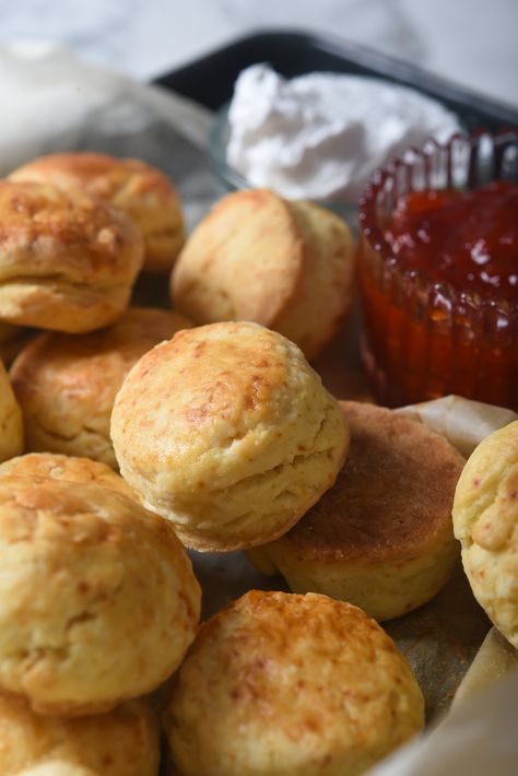 Eggless Scones Recipe Easy, Eggless Scones Recipes, Butter Scones Recipe, Eggless Scones, Eggless Biscuits, Tea Scones Recipe, Butter Scones, Lemon Scones Recipe, Plain Scones